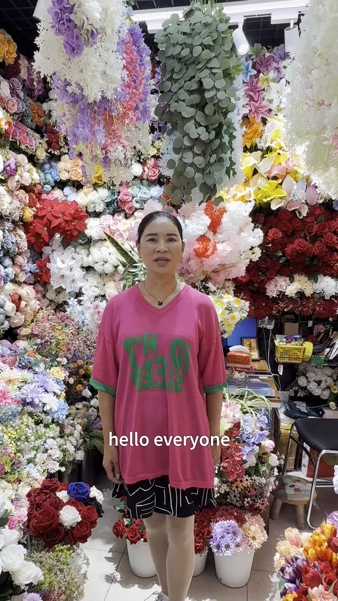 We are a professional artificial flower factory with diverse product range, located at A0029 Yiwu International Trade City. High quality and competitive prices attract customers globally. Welcome to visit our store for selection!