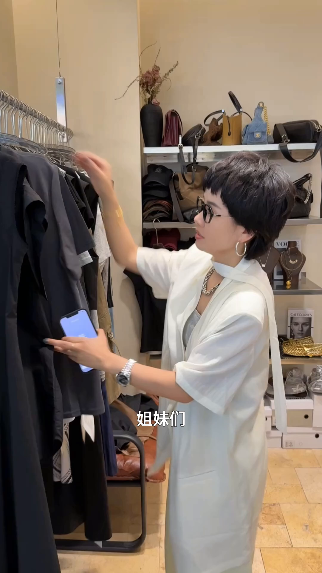 Wholesale and retail of fashionable women's clothing at 477 and 492, 2nd Street, No. 7 Gate, Huangyuan Market. Casual and versatile, quality preferred