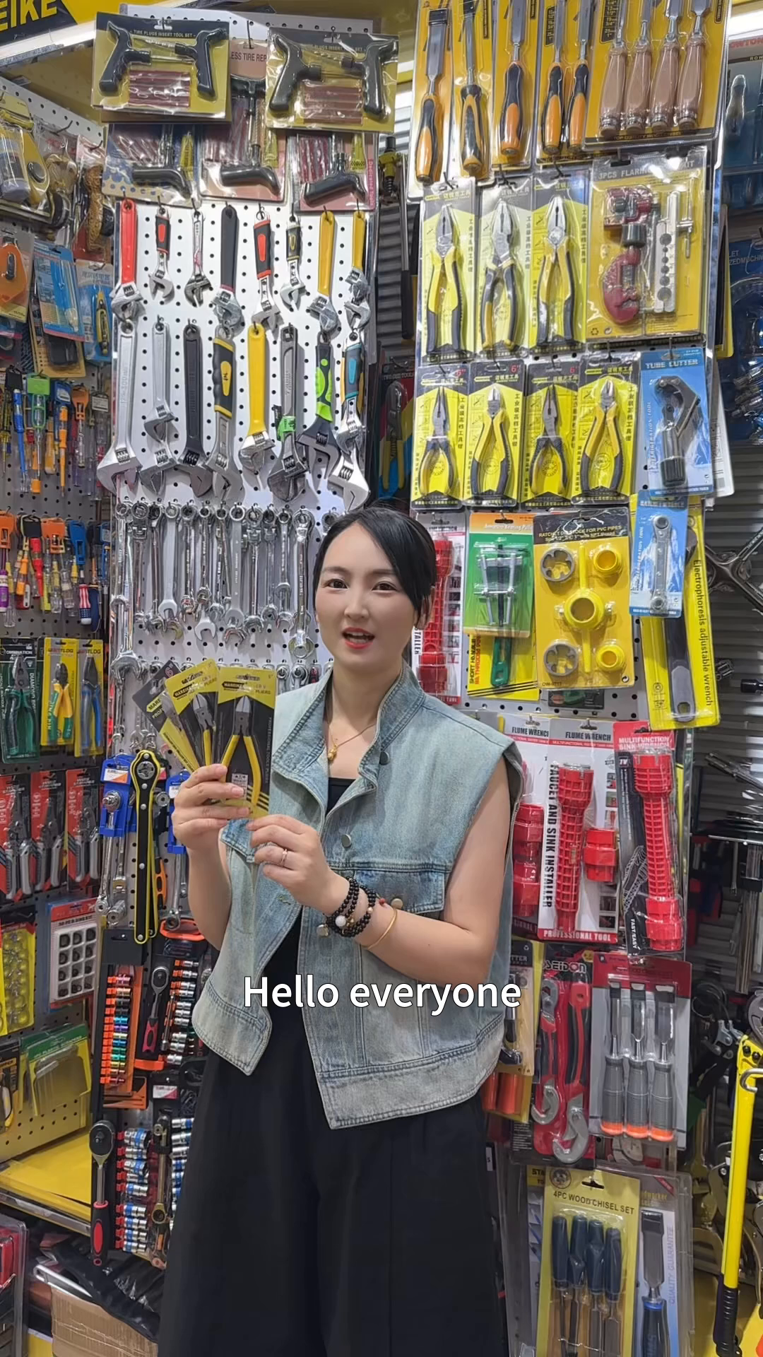 This plastic nipper is perfect for repairing tiny circuit boards cutting wires and removing model part outlets saving time and effort with clean results contact me at 13588682811 for more info